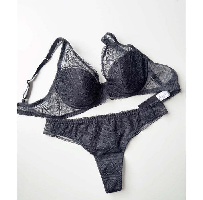 Amary Thong | Charcoal