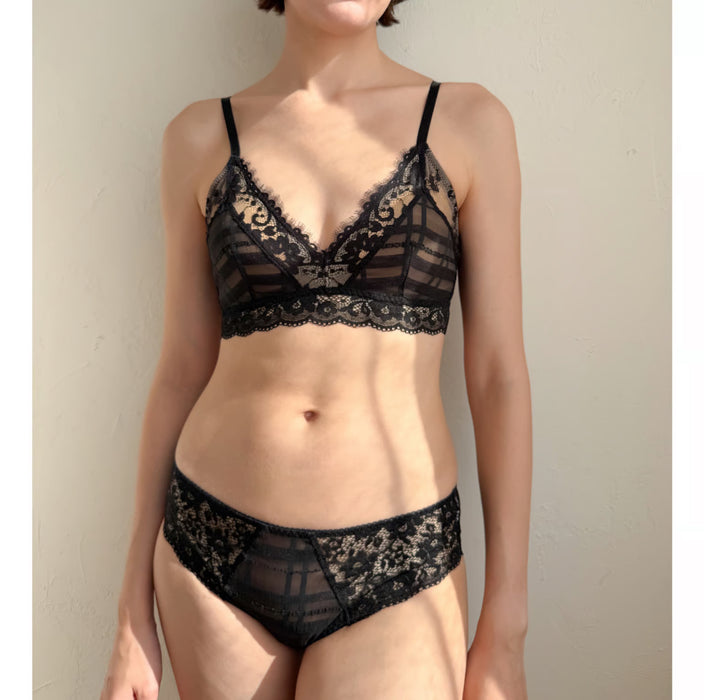 Caron Triangle Bralette | Black