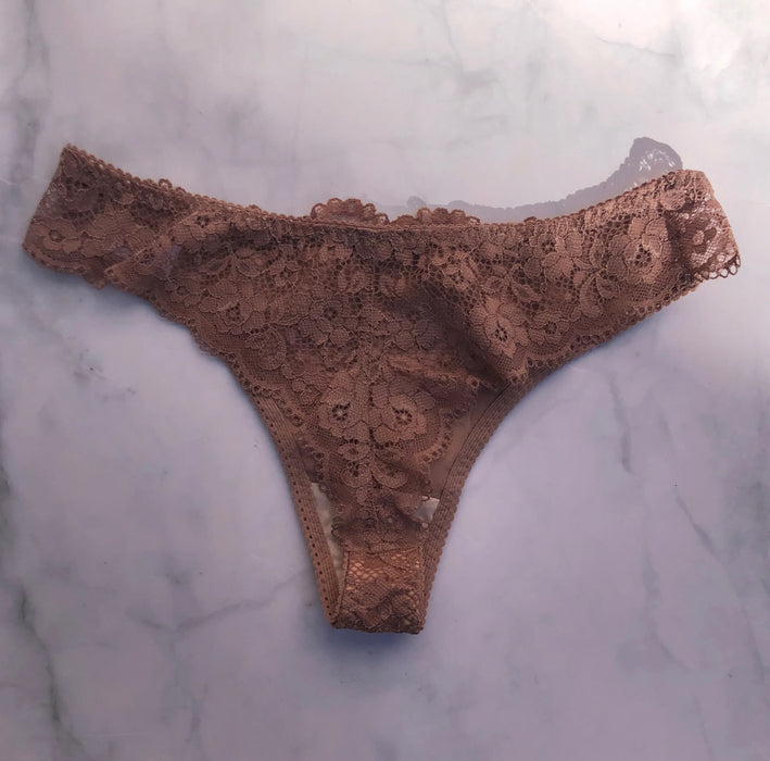 Peony Thong | Moca