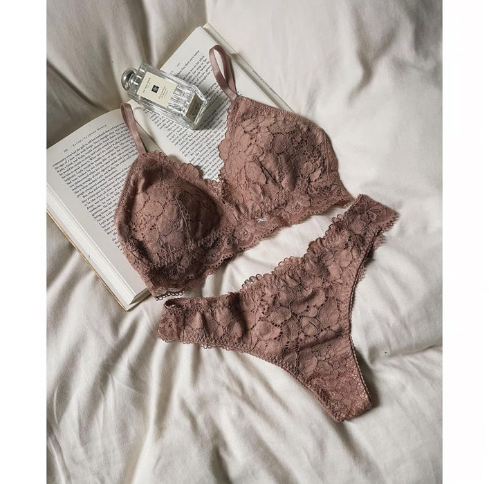 Peony Thong | Moca